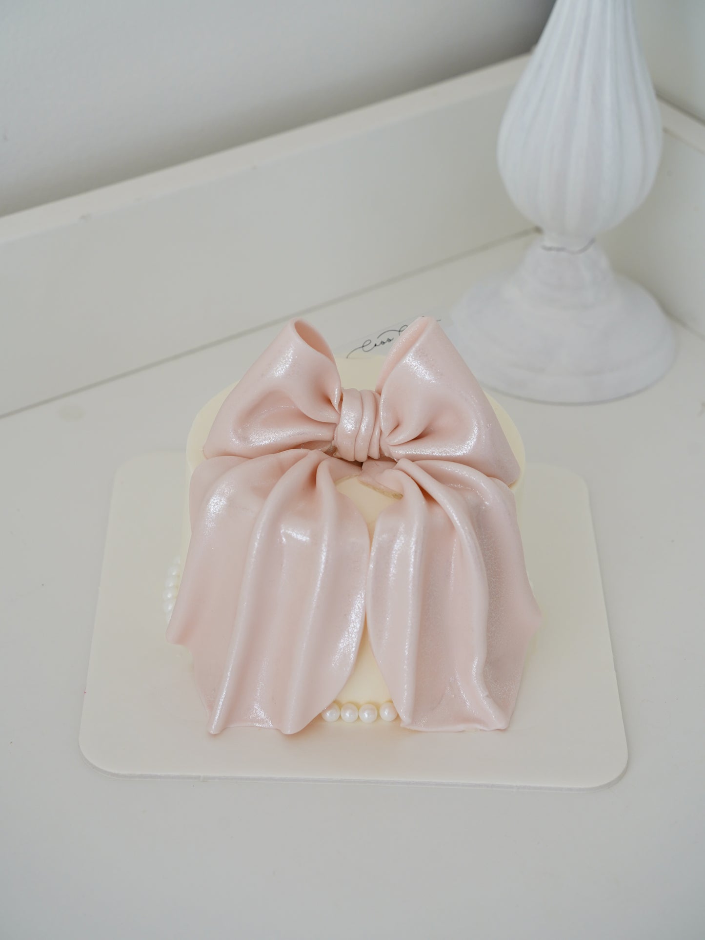 Sparkling Bow Cake