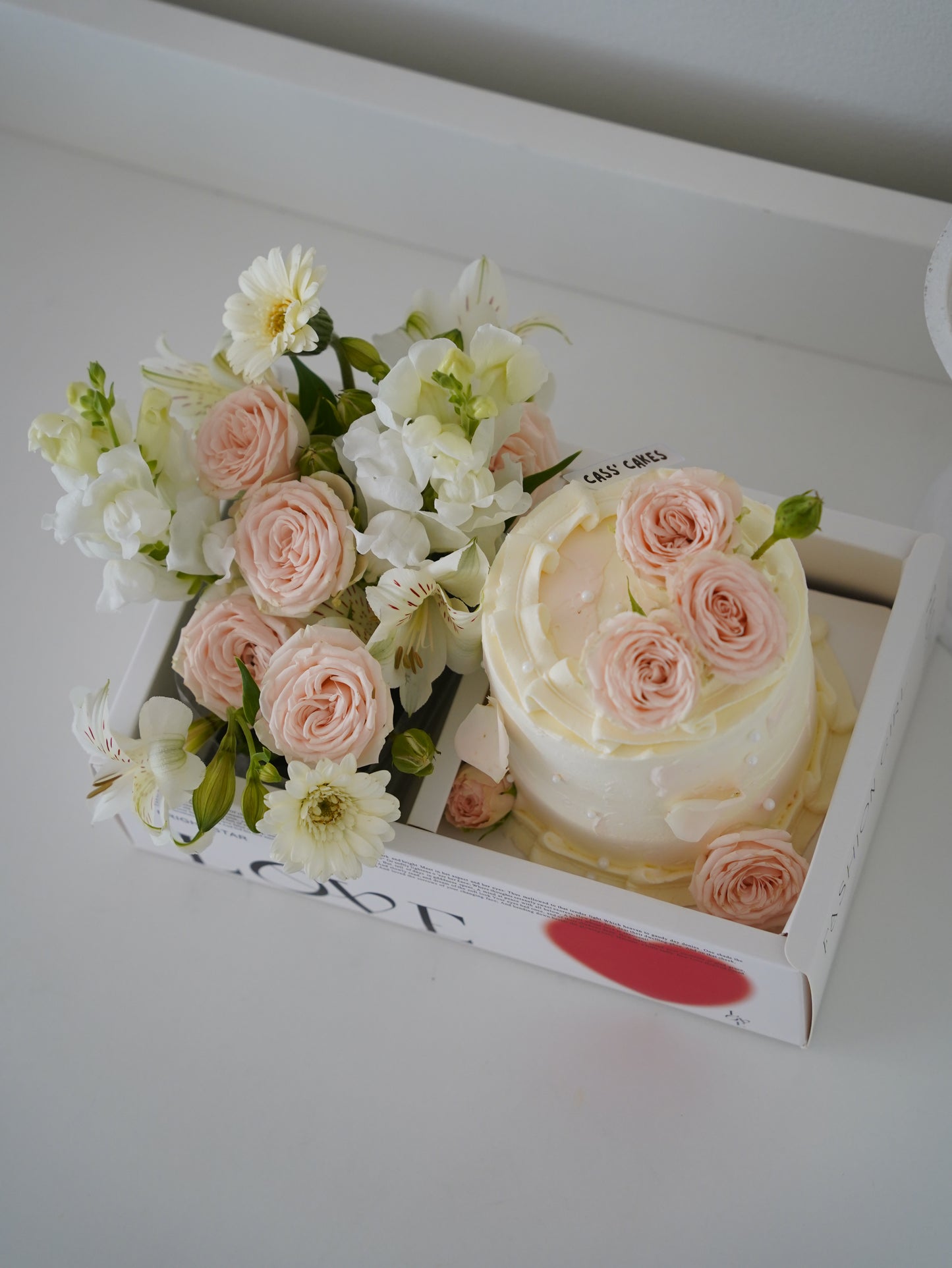 **Valentine's Day Limited Edition**Floral Cake Gift Box